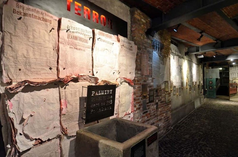 3-hour tour at Warsaw Uprising 1944 Museum /inc. Pick-up/ - Getting there with pickup: less hassle, more attention