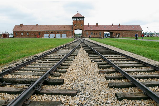 Auschwitz-Birkenau and Wieliczka Salt Mine Day Tour from Krakow with private car - Why this Auschwitz and Wieliczka combo makes sense from Krakow