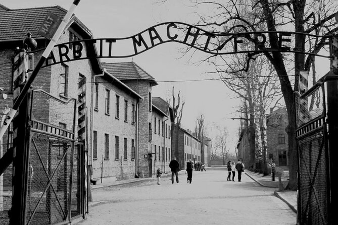 Auschwitz-Birkenau Guided Shared Tour from Krakow - Stop 1, Auschwitz I: Two Hours With a Museum Guide and Headphones