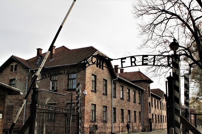 Auschwitz-Birkenau Guided Tour by Private Transport from Krakow - Krakow to Auschwitz, the morning drive and timing you can count on