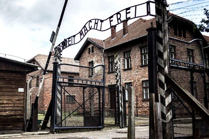 Auschwitz-Birkenau guided tour from Krakow - private car - Pickup Timing and the 6 Hour 30 Minute Flow