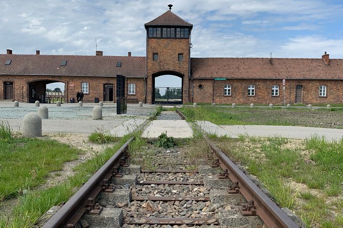 Auschwitz Birkenau Guided Tour/Skip The Line/PickUp/Guide ENG - Auschwitz I: what to expect when the crowd control gets real