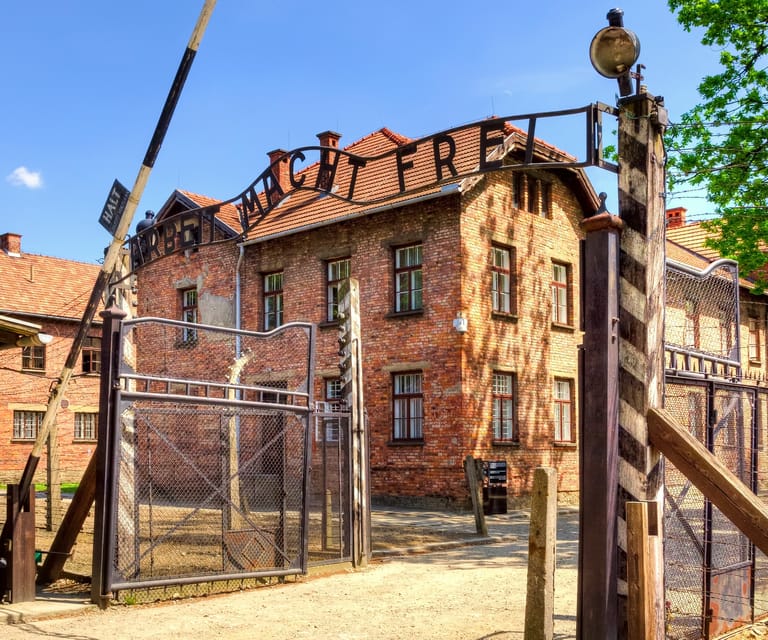 Auschwitz-Birkenau: Guided Tour with Fast Track Ticket - What to Bring, What to Wear, and What to Leave Behind