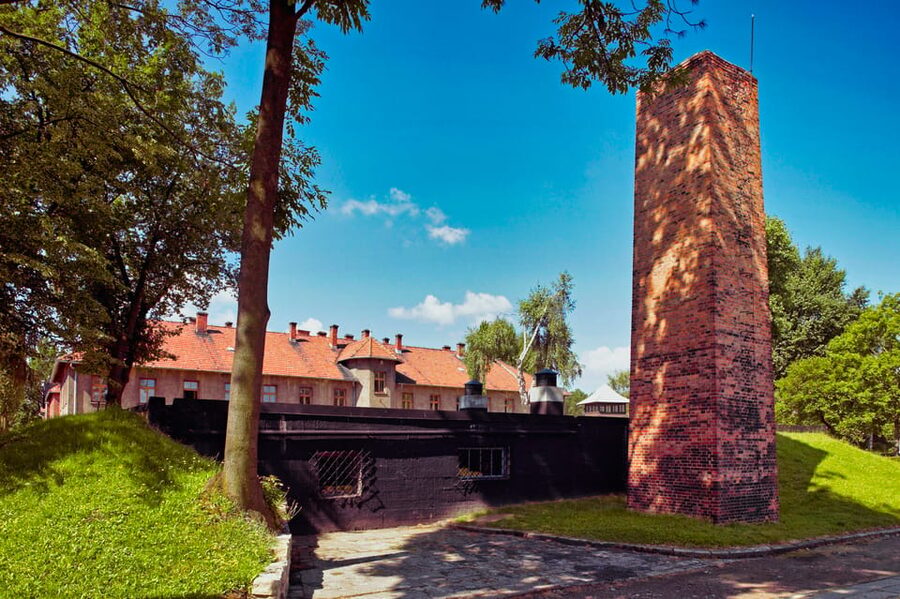 Auschwitz-Birkenau: Guided Tour with Fast Track Ticket - Fast-Track Entry at Auschwitz: The Real Benefit and the Reality Check