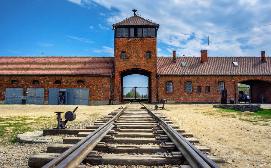 Auschwitz-Birkenau: Guided Tour with Fast Track Ticket - Auschwitz I: What You Learn When You Start at the Beginning