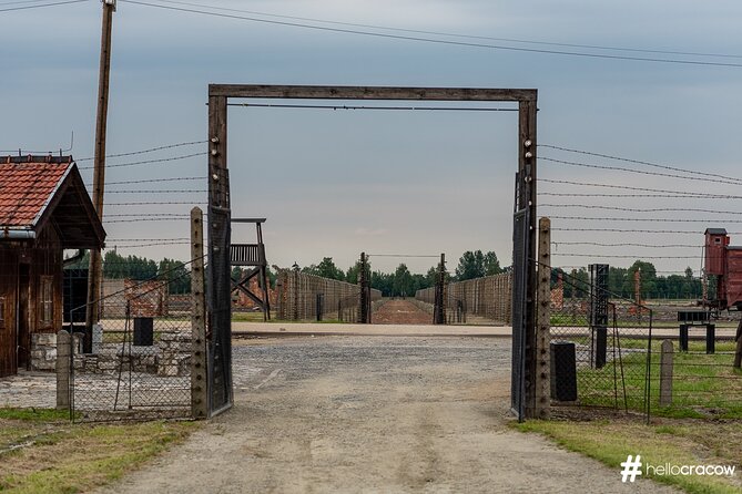 Auschwitz & Birkenau Guided Tour with Hotel Pickup from Krakow - Pre-Arrival Reality Check: Security, Time Slots, and How the Day Flows