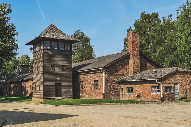 Auschwitz & Birkenau Live Guide Tour Entrance Ticket - The Guide, the Headphones, and How the Story Gets Told