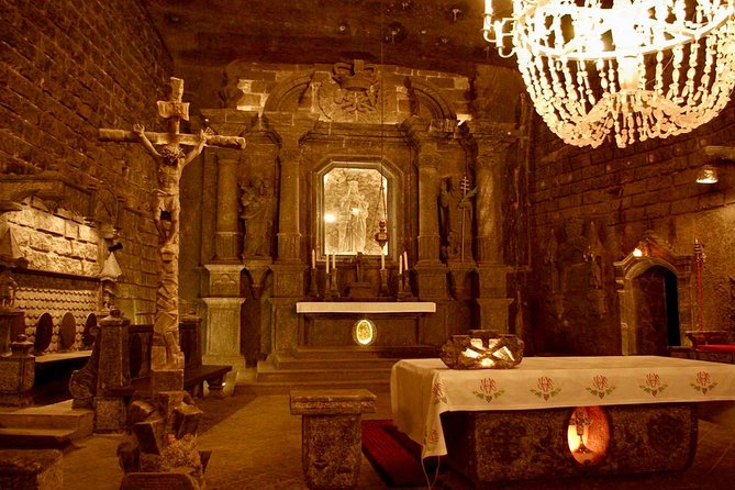 Auschwitz Birkenau Museum and Salt Mine All Inclusive DAY TRIP with Local Guides - Auschwitz-Birkenau With an English Guide: What You’re Really Buying