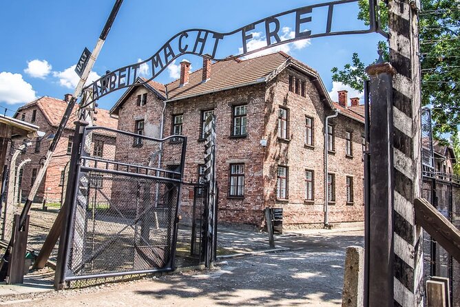 Auschwitz-Birkenau Tour Guide and Jewish museum and synagogue - Pickup, car comfort, and why the day starts early