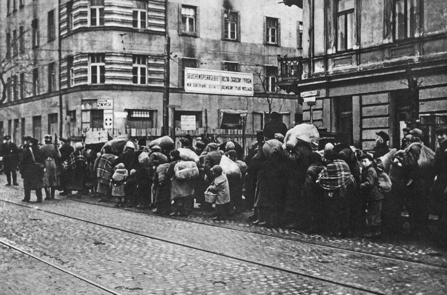 Best of Warsaw Full-Day Private Tour with Private Transport - Languages and the Real Meaning of a Good Guide