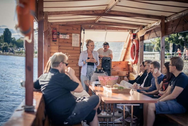 Bydgoszcz: River Cruise with local Wine and Cheese Tasting - Wine and cheese tasting: making the food feel like part of the city
