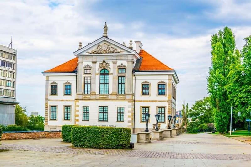 Chopin Tour in Warsaw with Skip-the-line Museum & Concert - Meeting at Pałac Gnińskich, and starting with the right plan