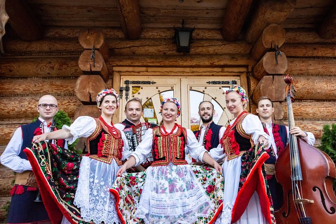 Cottage Style Evening with Folk Show and Traditional Feast from Krakow - A cottage-style night out by Kryspinów Lake