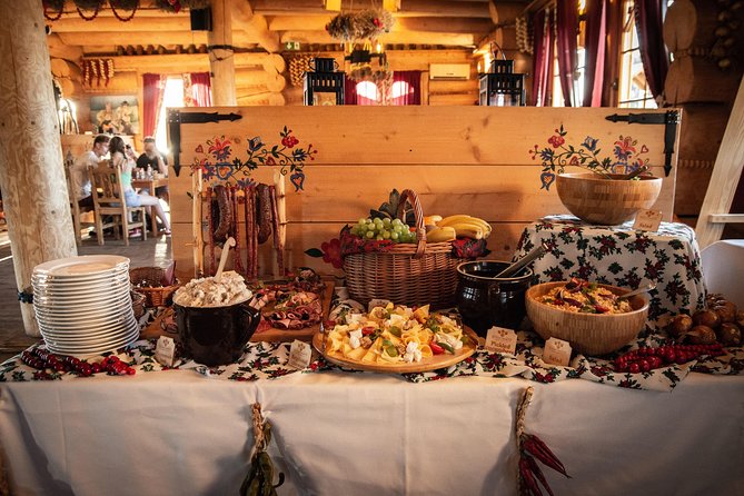 Cottage Style Evening with Folk Show and Traditional Feast from Krakow - The folk show: music, dancing, and getting pulled into the circle