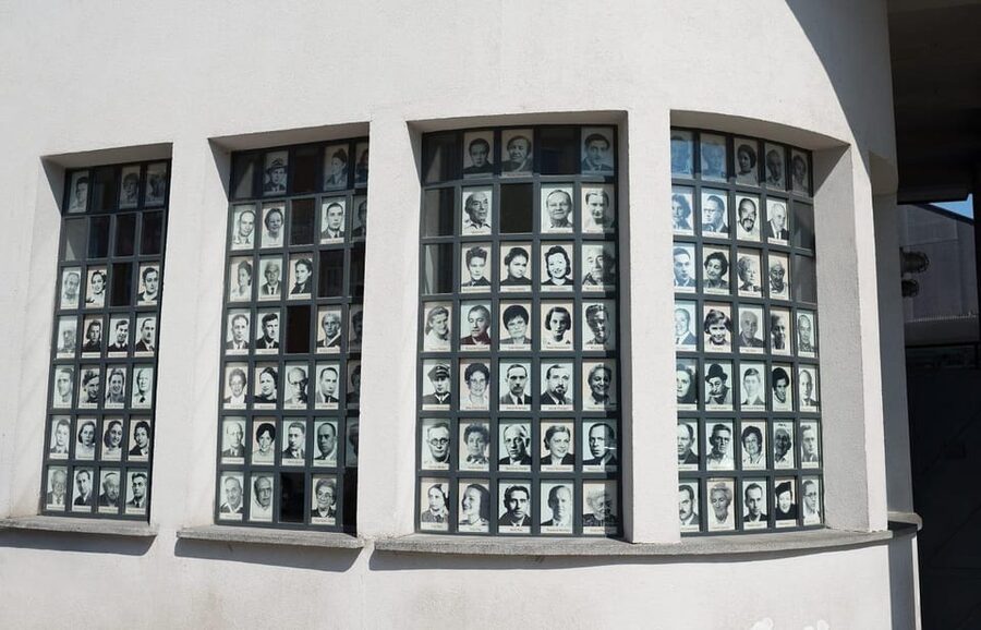 Cracow: Guided Tour of Schindler's Factory & Jewish Ghetto - Meeting Point, Start Times, And How To Not Lose Time