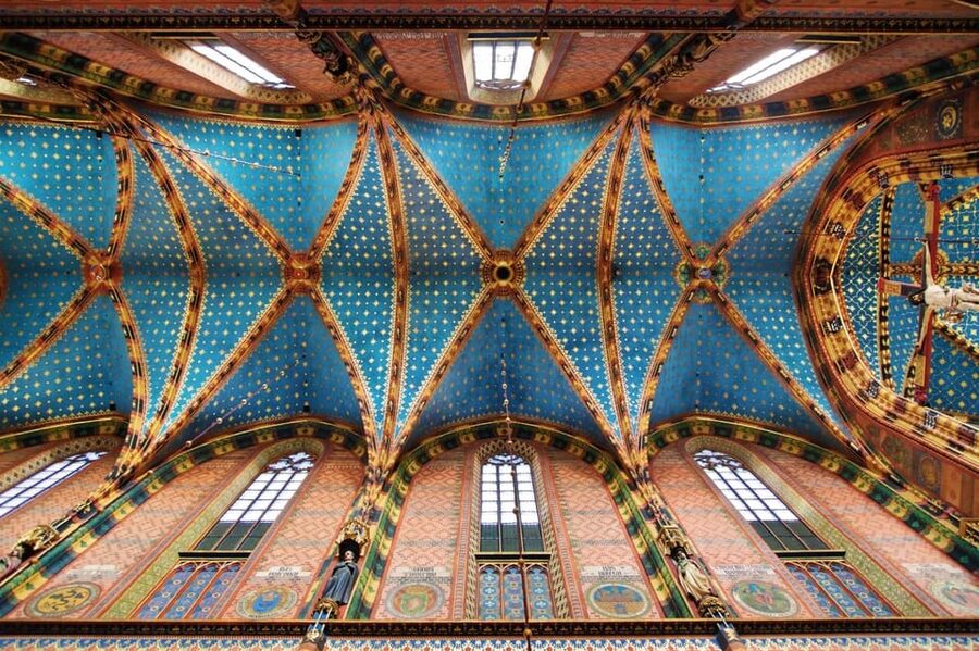 Cracow's Old Town sightseeing & St. Mary's Basilica Visit - Price and Value, Why $29 Can Be a Good Deal for 90 Minutes