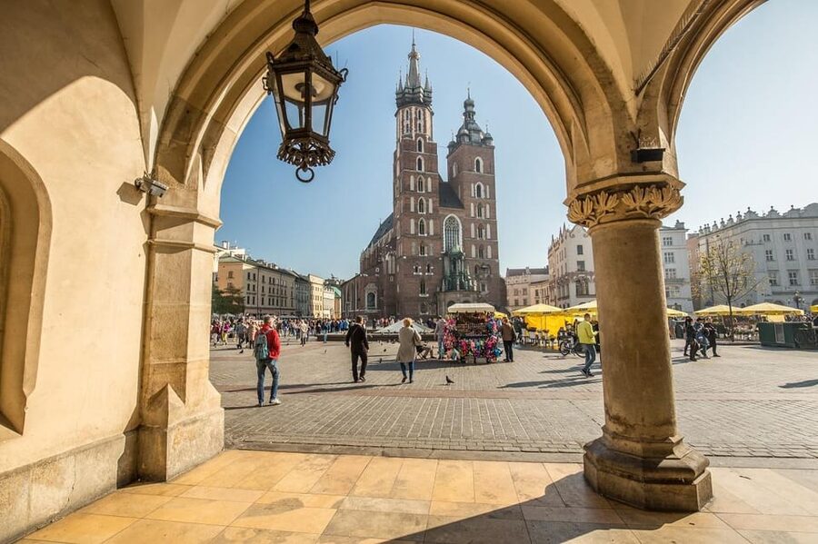 Cracow's Old Town sightseeing & St. Mary's Basilica Visit - St. Mary’s Basilica, the Veit Stoss Altarpiece, and What You’ll Actually Learn to See