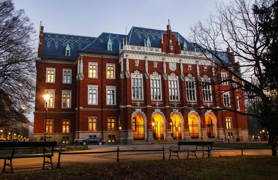 Creepy Krakow: 2-Hour City Walking Tour - Where the tour really shines: Krakow after dark, with stories that fit the streets