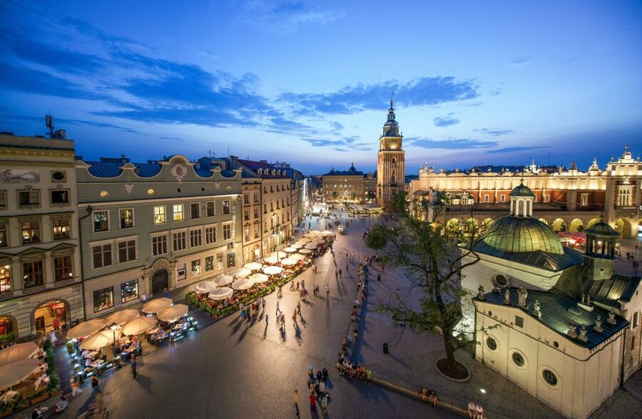 Creepy Krakow: 2-Hour City Walking Tour - The pace, weather, and what to wear on a spooky night