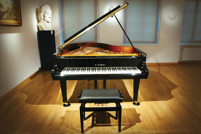 Daily live piano Chopin's concerts at 6:30 pm in the Warsaw Archdiocese Museum - Chopin at 6:30 pm in a 16th-Century Hall: What You Get