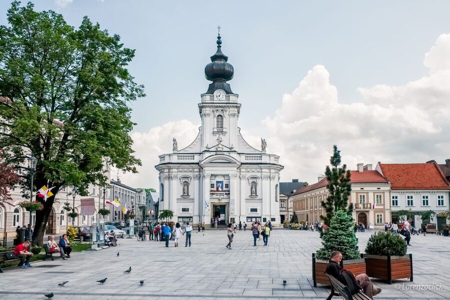 Day Tour: Traces of Pope John Paul II near Krakow - Łagiewniki’s Sanctuary of Divine Mercy: The Emotional Center