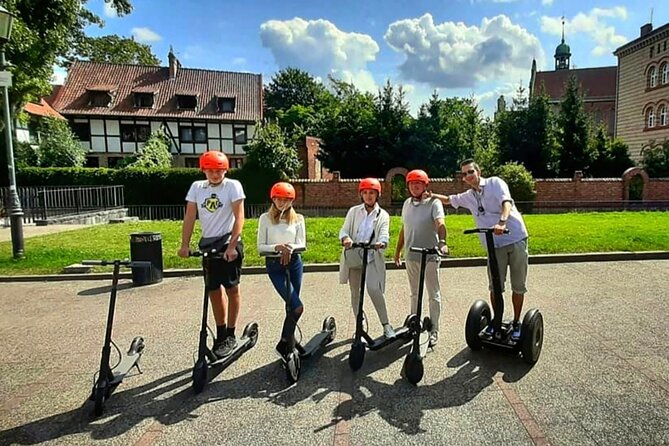 Electric Scooter Tour: Old Town Tour - 1,5-Hour of Magic! - Castle Square and Old Town Market Square: the part you picture on postcards