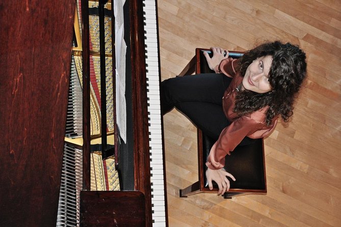 Everyday concerts of Chopin's music at the Old Town in Warsaw - How the Concert Runs: One Hour of Solo Piano, With a Midpoint Pause