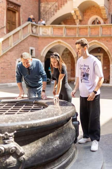 Explore Krakow Old Town - Where to Meet at Wiślna 4, and How to Arrive Without Stress