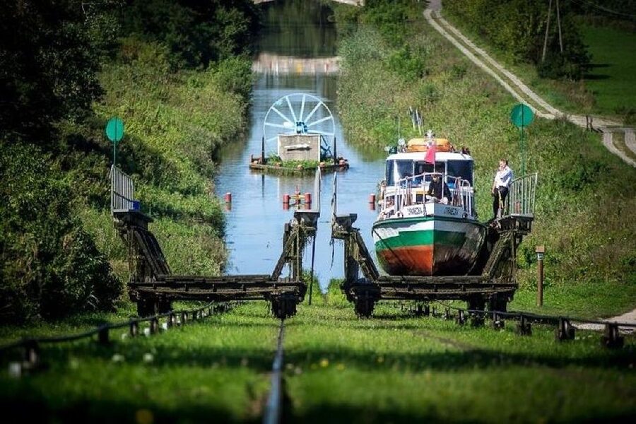 From Gdansk: Elblag Canal Boat Cruise - Price and value for a private 6-hour engineering day trip