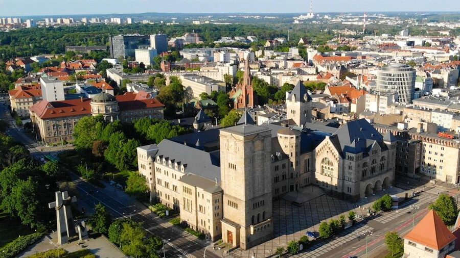From Golden Age to Fall and Rebirth of Poland - Who should book this Poznań history walk