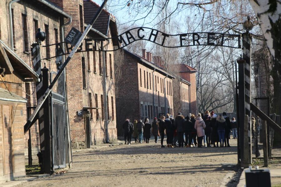 From Krakow: Auschwitz-Birkenau and Self-Guided Day Tour - The Judenrampe stop: 45 minutes that gives you the map behind the pain