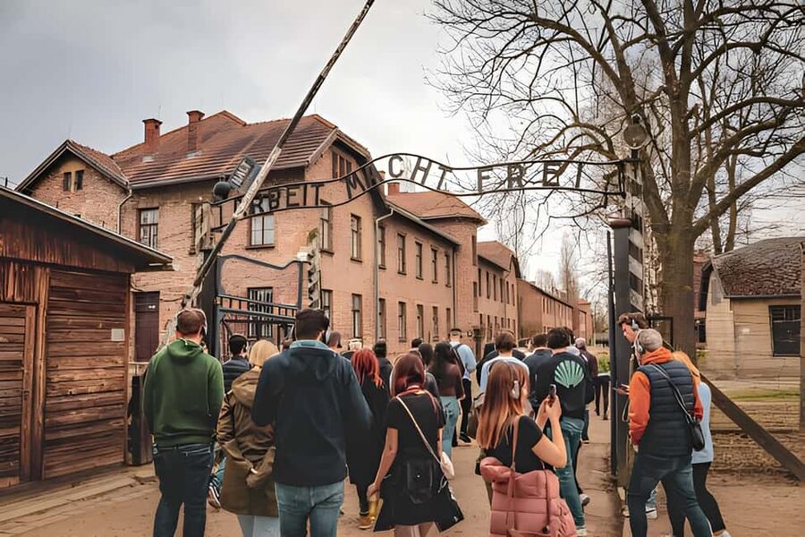 From Krakow: Auschwitz-Birkenau Full-Day Guided Tour - Auschwitz I: Where the day starts with context, not chaos