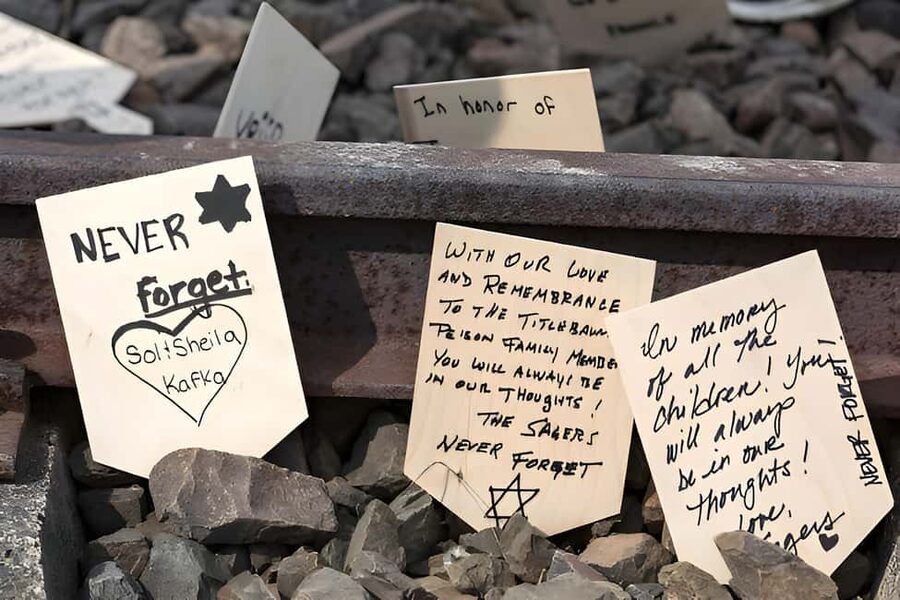 From Krakow: Auschwitz-Birkenau Full-Day Guided Tour - The memorial moment: paying respects before heading back