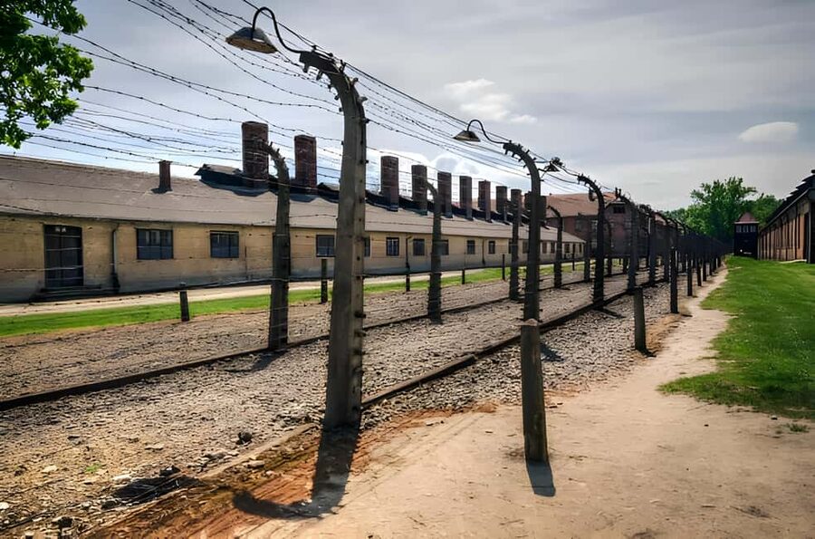From Krakow: Auschwitz-Birkenau Full-Day Guided Tour - Birkenau’s scale: why the tour makes you travel 25 times larger