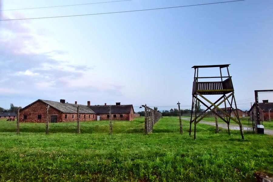 From Krakow: Auschwitz-Birkenau Guided Tour with Transport - Getting picked up in Krakow and riding out to the camps
