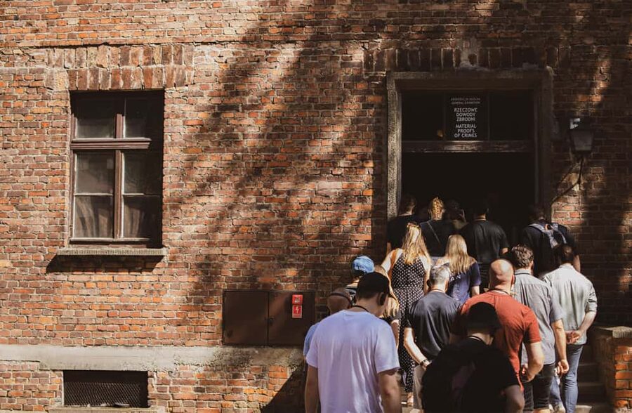 From Krakow: Auschwitz-Birkenau Live Guided Tour & Pickup - From Krakow to Oświęcim: why this plan works