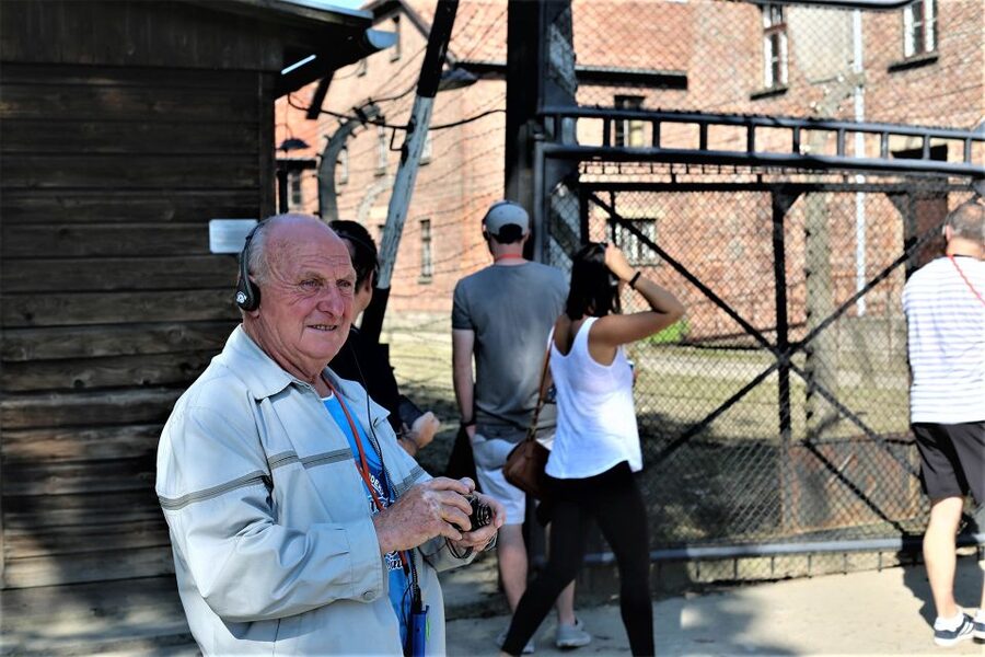 From Krakow: Auschwitz Birkenau Small Group Tour with Pickup - Optional Lunch Box and What to Pack for a Long, Heavy Day