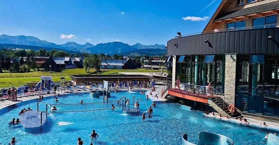 From Krakow: Chochołowskie Thermal Baths Ticket and Transfer - Arriving at Chochołowskie: skip-the-line entry and getting your bearings fast