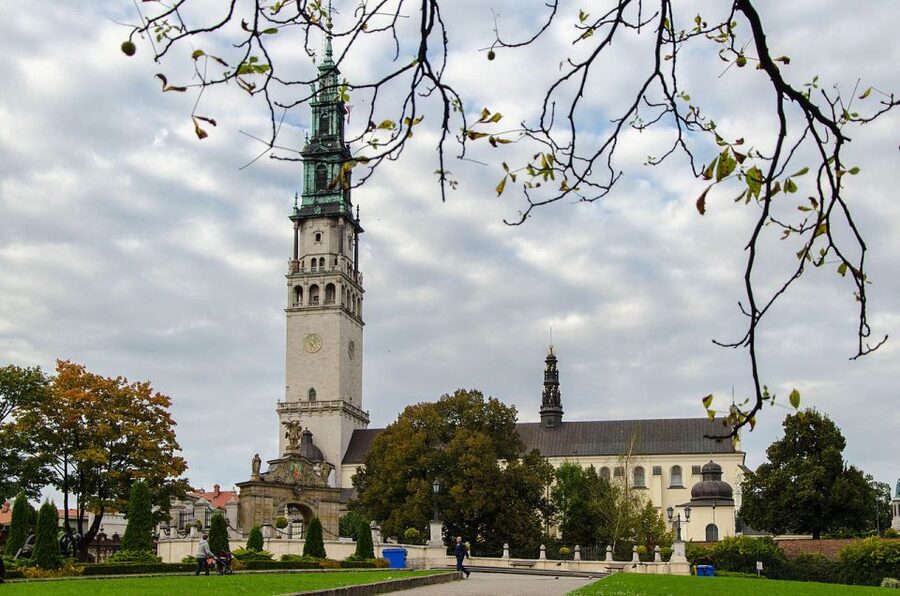 From Krakow: Częstochowa, Black Madonna and Lagiewniki Tour - Jasna Góra: the Black Madonna and the kind of place that changes your pace