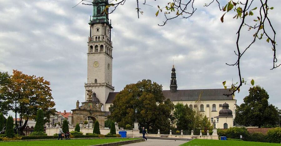 From Krakow: Częstochowa, Black Madonna and Lagiewniki Tour - From Częstochowa back to Kraków, with built-in momentum
