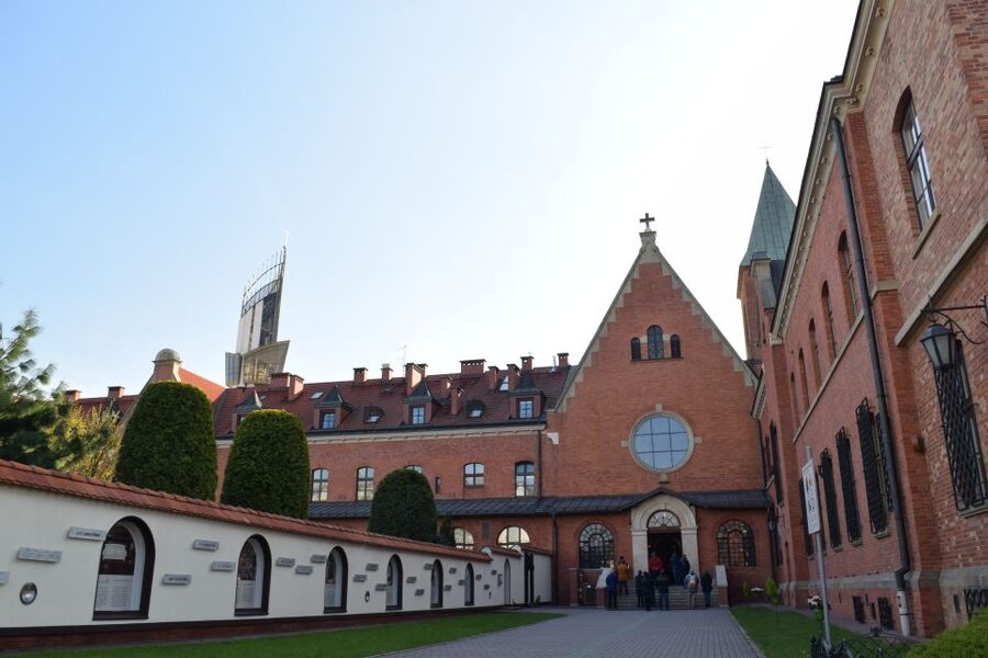 From Krakow: Częstochowa, Black Madonna and Lagiewniki Tour - What to wear, bring, and remember before you go