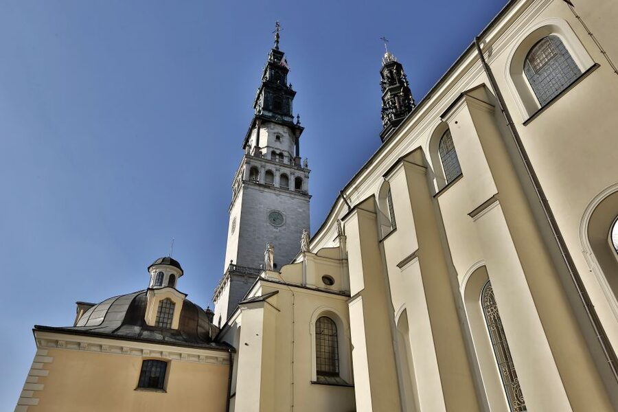 From Krakow: Czestochowa - The Black Madonna - Arriving at the monastery: how the day starts inside Jasna Góra