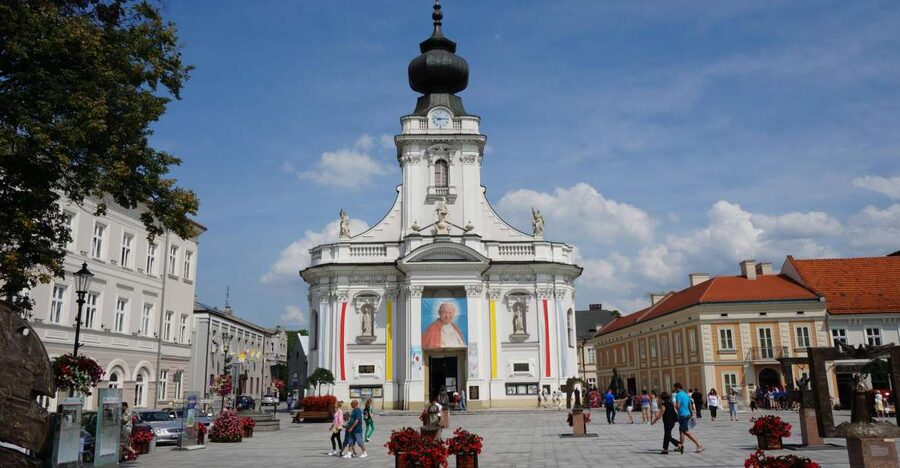 From Krakow: Full-Day Wadowice & Czestochowa Tour - Why Wadowice and Jasna Góra Feel Like One Story