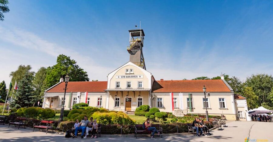 From Krakow: Guided Tour in Wieliczka Salt Mine - Timing the Underground Walk: Steps, Pace, and What 14 Degrees Means