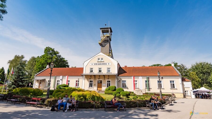 From Krakow: Guided Tour in Wieliczka Salt Mine - The 2.5-Hour Guided Tour Through Salt Tunnels and Underground Rooms