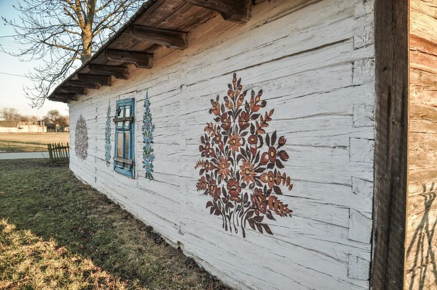 From Krakow: Guided Tour of Zalipie - Walking Zalipie: painted walls, stoves, and paper-cut details