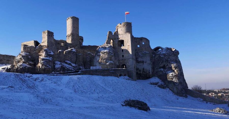 From Krakow: "The Witcher" Ogrodzieniec Castle Private Trip - Lunch Break Near the Castle, and How to Handle Food Without Losing Momentum
