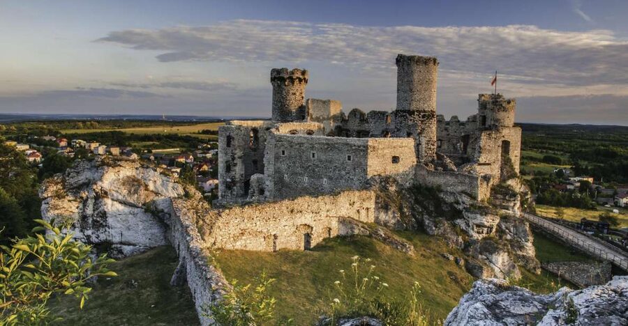 From Krakow: Trail of the Eagles’ Nests Day Tour - Pieskowa Skała Castle, the courtyard, and the observation tower