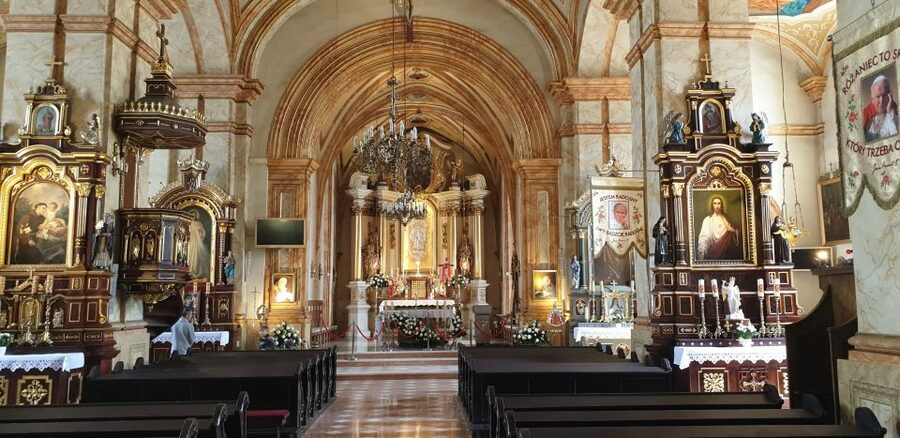 From Krakow: Wadowice-In the Footsteps of Pope John Paul II - Practical Tips: Shoes, Weather, and Respect at Religious Stops