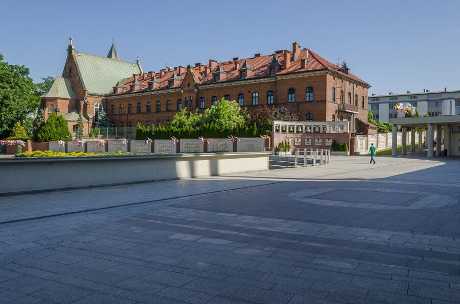 From Krakow: Wadowice & Sanctuary of Divine Mercy Tour - John Paul II Family Home in Wadowice: guided, then your time